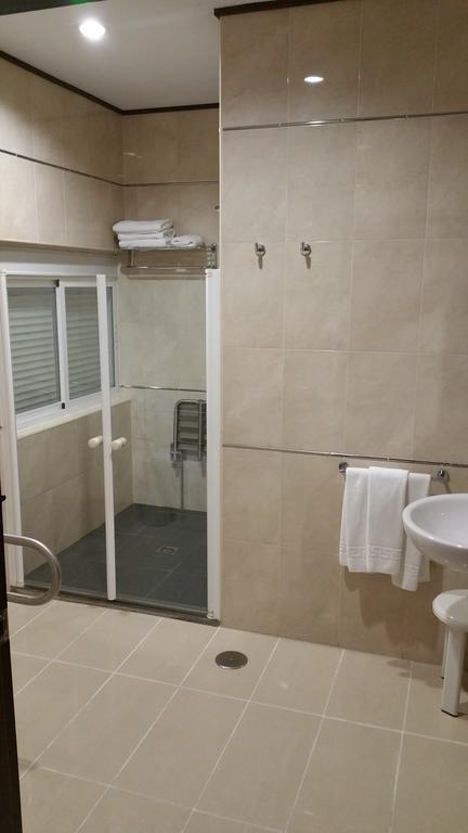 Hotel León La Palma Del Condado Quarto foto